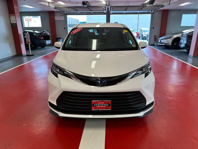 Certified 2023 Toyota Sienna LE AWD/4WD image 8