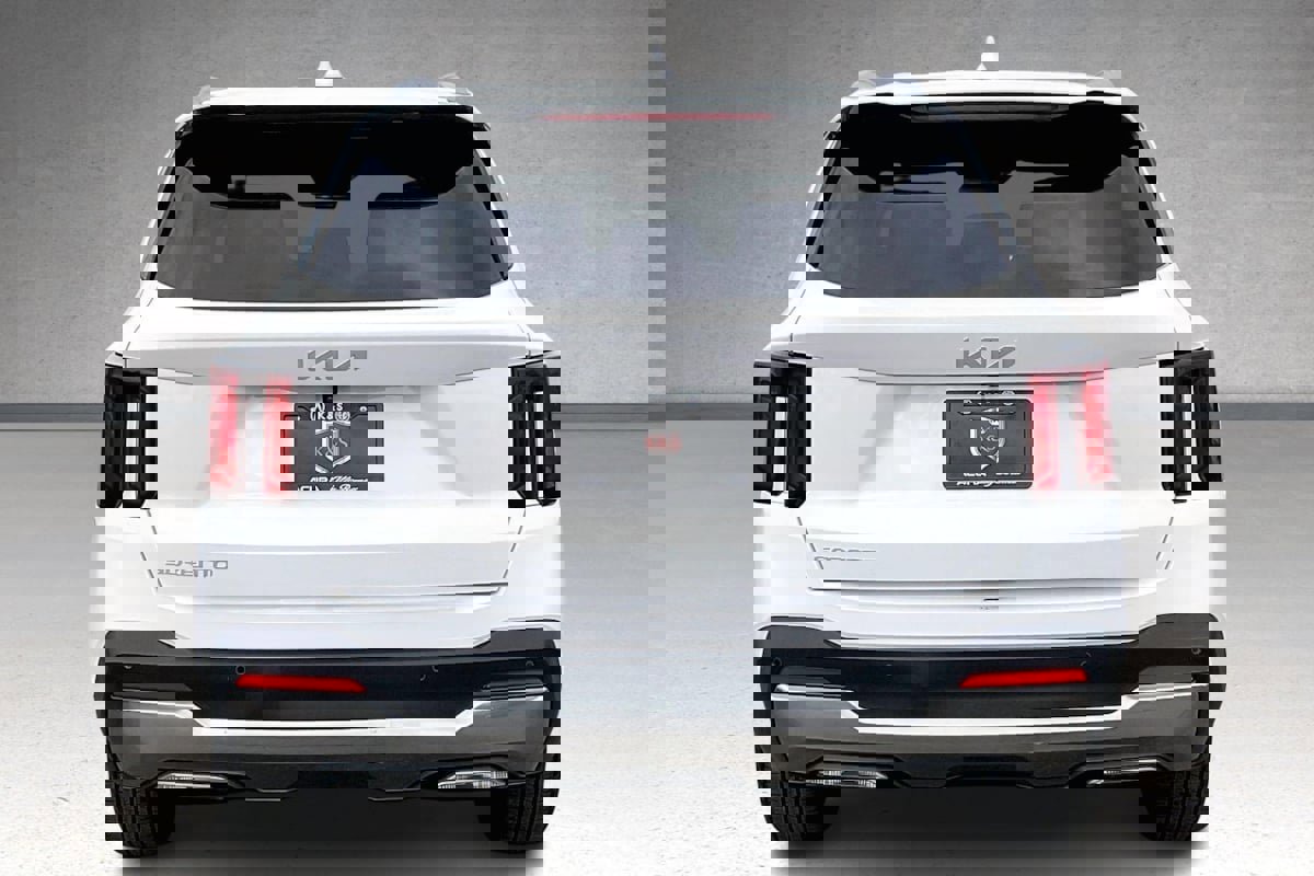 Used 2024 Kia Sorento S image 4