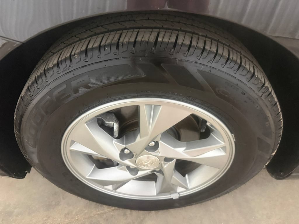 Used 2022 Hyundai Elantra SE FWD image 9