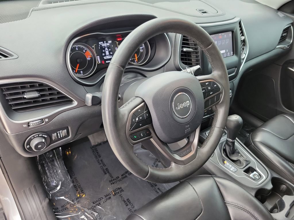 Used 2020 Jeep Cherokee Latitude Plus FWD image 19