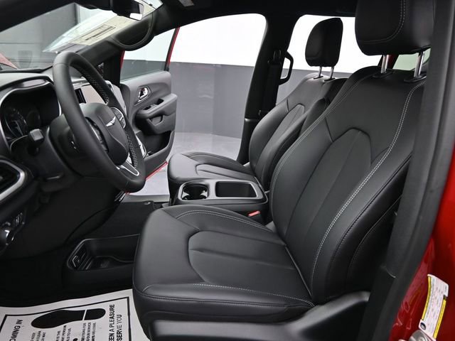 New 2026 Chrysler Voyager LX image 10