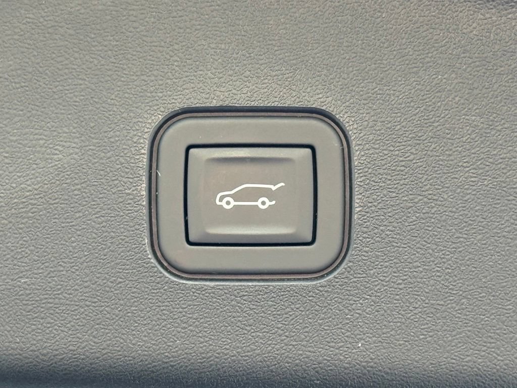 Used 2026 Cadillac Vistiq Platinum w/ LPO, Floor Liner Package AWD/4WD image 35
