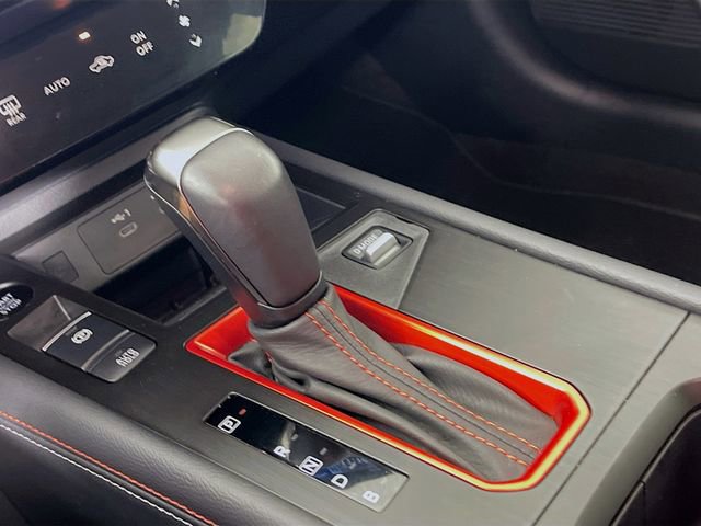 Used 2025 Nissan Kicks SR FWD image 17