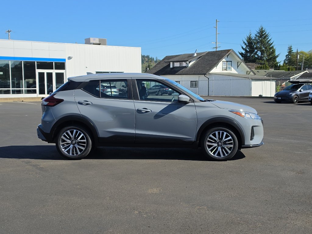 Used 2022 Nissan Kicks SV FWD image 7