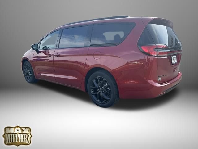 New 2027 Chrysler Pacifica Limited FWD image 5