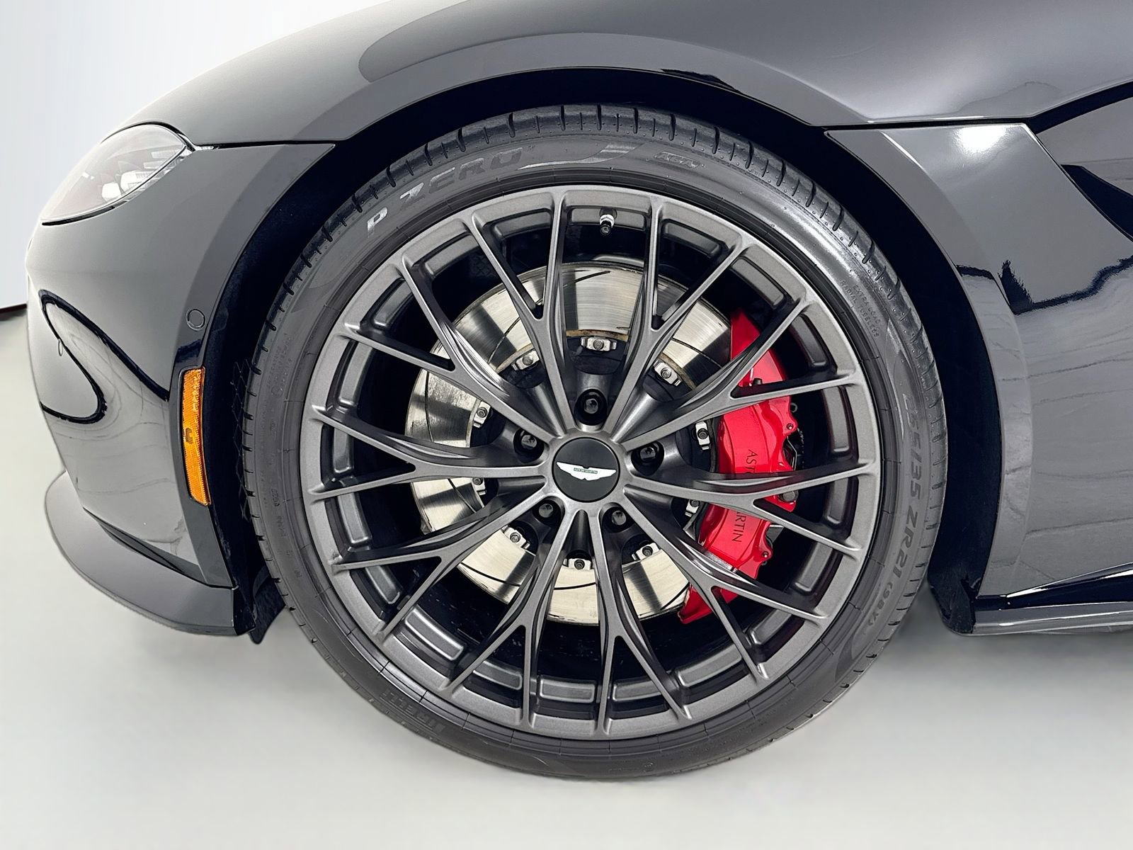 Used 2023 Aston Martin V8 Vantage Roadster image 9