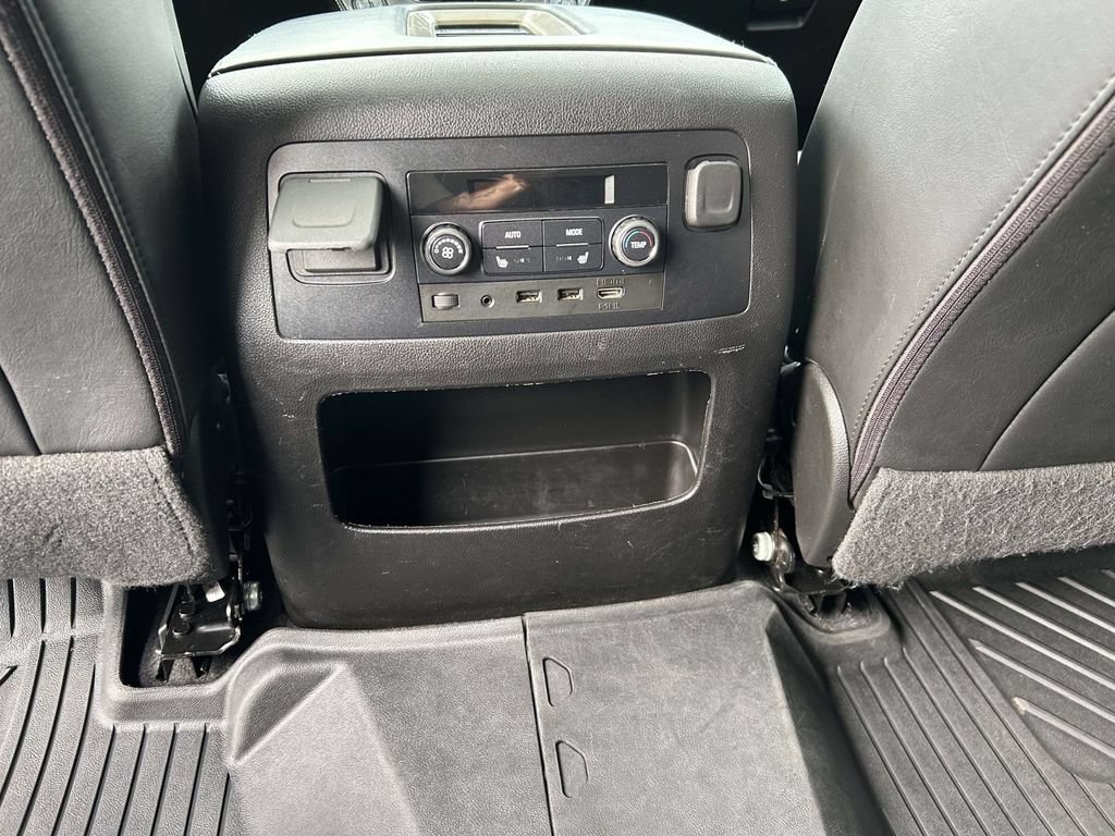 Used 2020 GMC Yukon Denali w/ Denali Premium Package RWD image 16