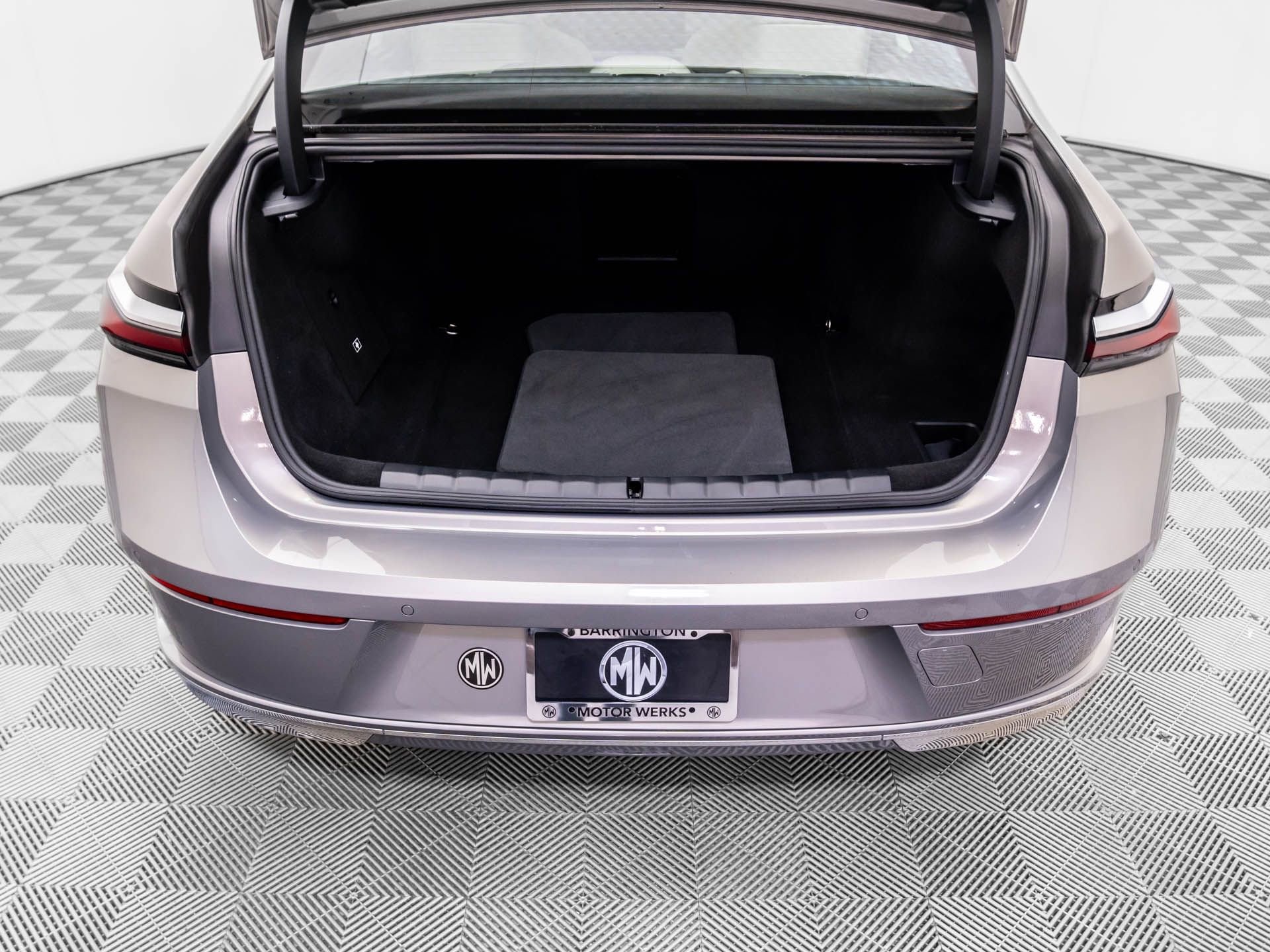 Used 2023 BMW i7 xDrive60 w/ Executive Package 2 image 31