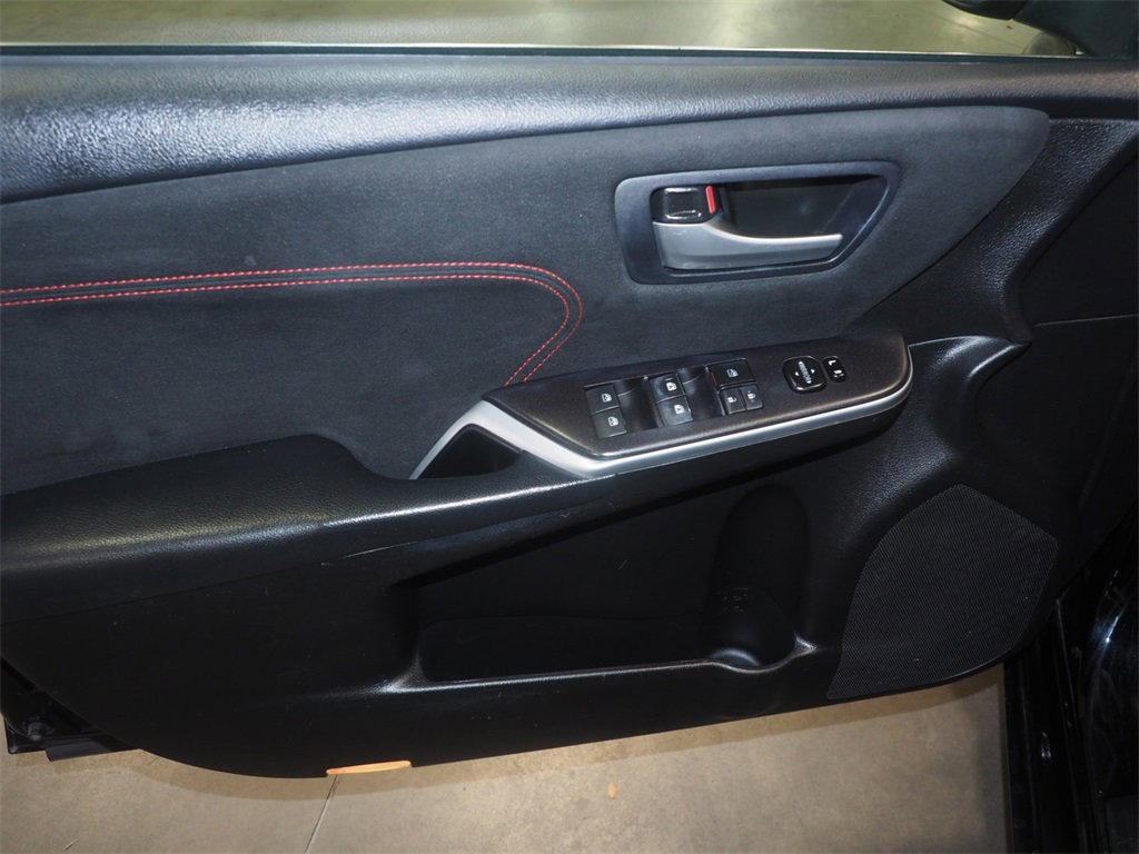 Used 2016 Toyota Camry XLE image 7