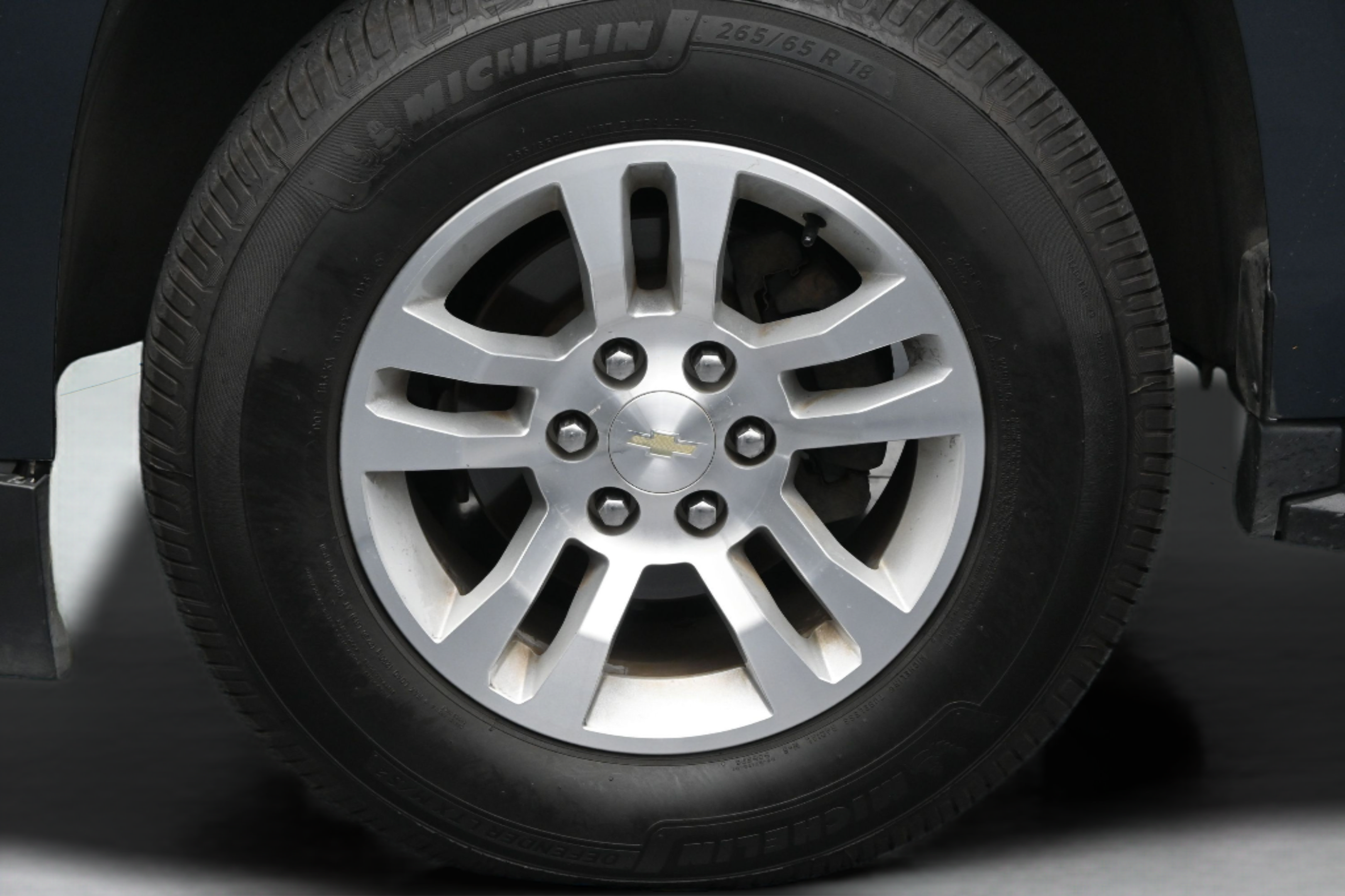 Used 2020 Chevrolet Suburban LS RWD image 10