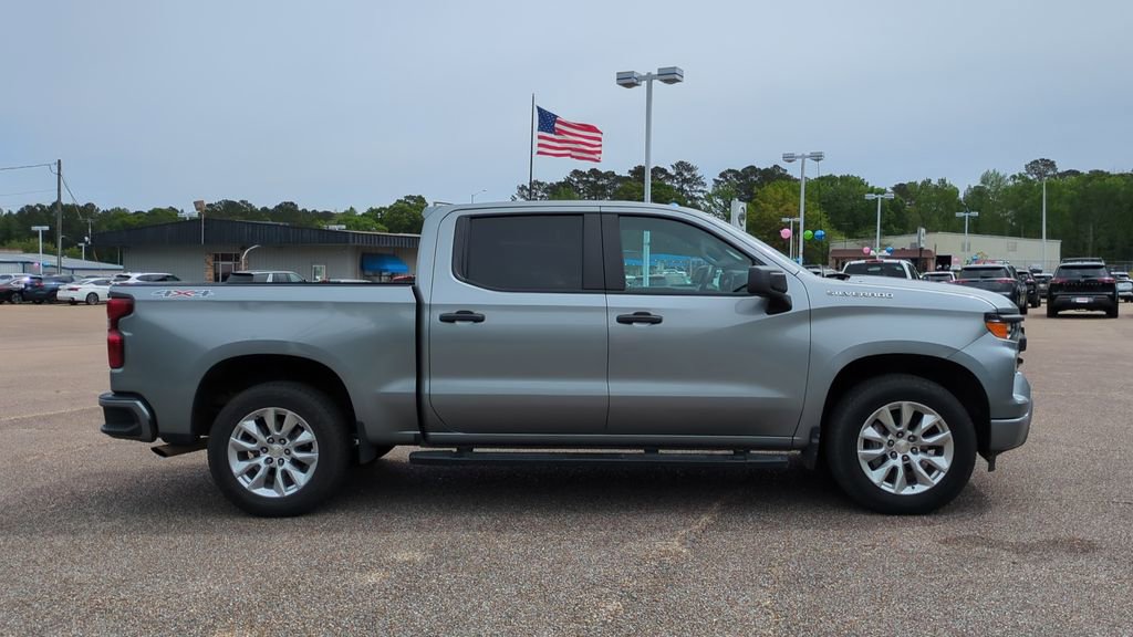 Used 2023 Chevrolet Silverado 1500 Custom image 4