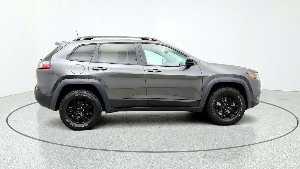 Used 2022 Jeep Cherokee Latitude AWD/4WD image 4