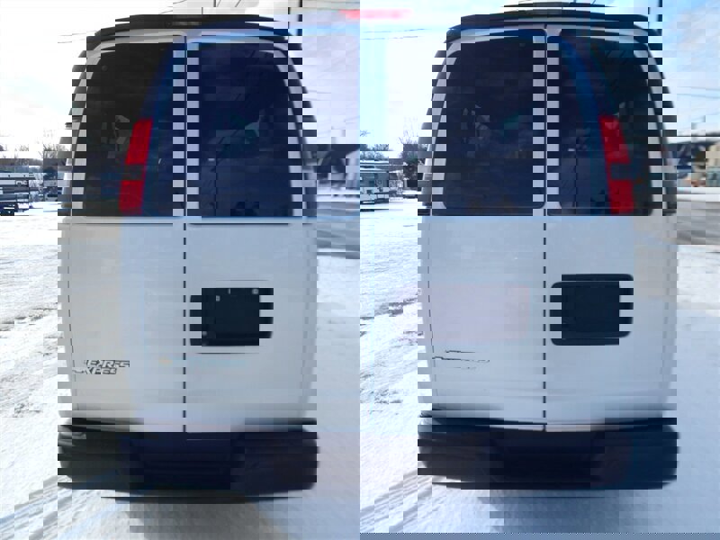 Used 2019 Chevrolet Express 3500 LS image 8