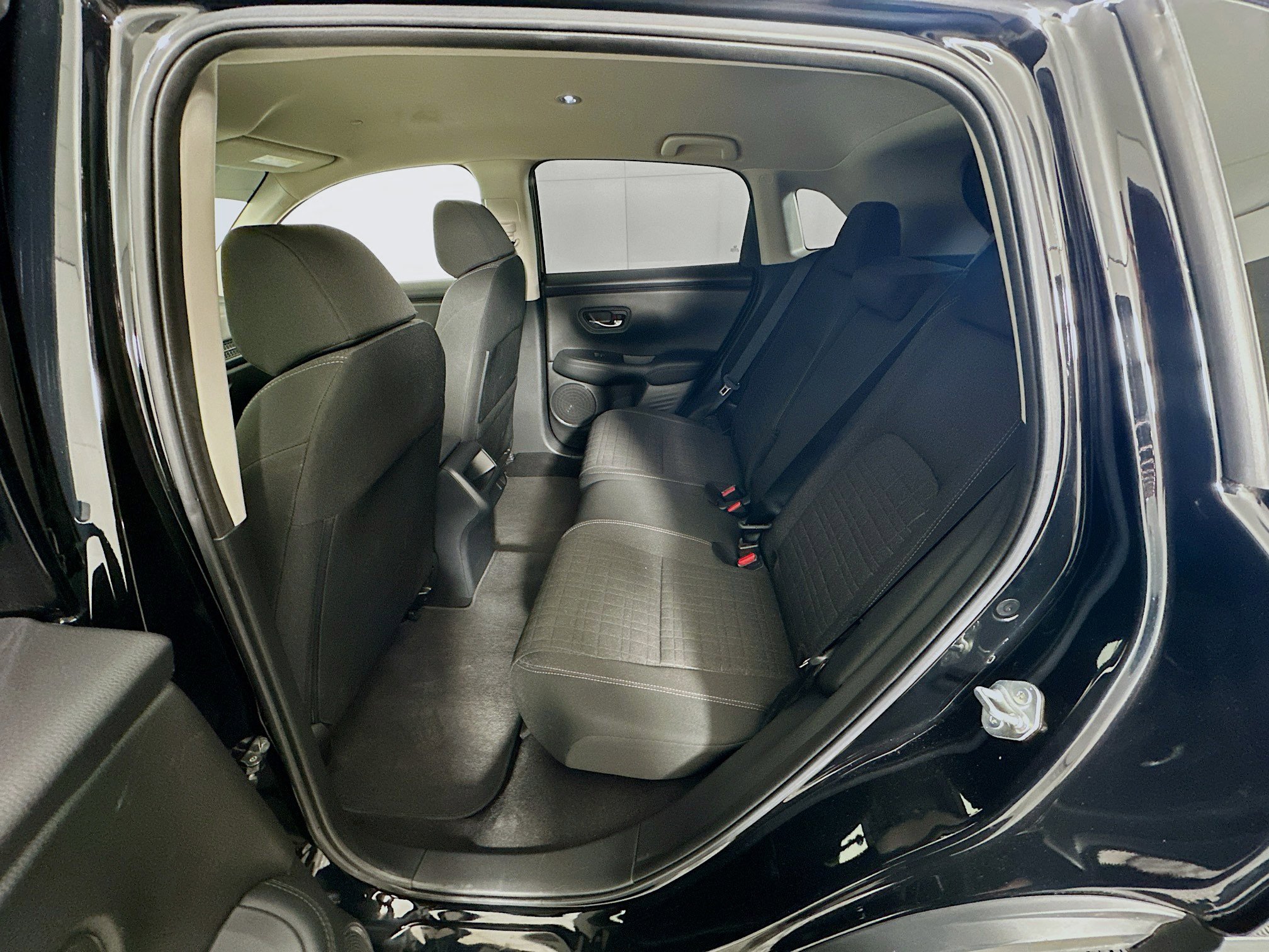 Used 2023 Honda HR-V LX image 25