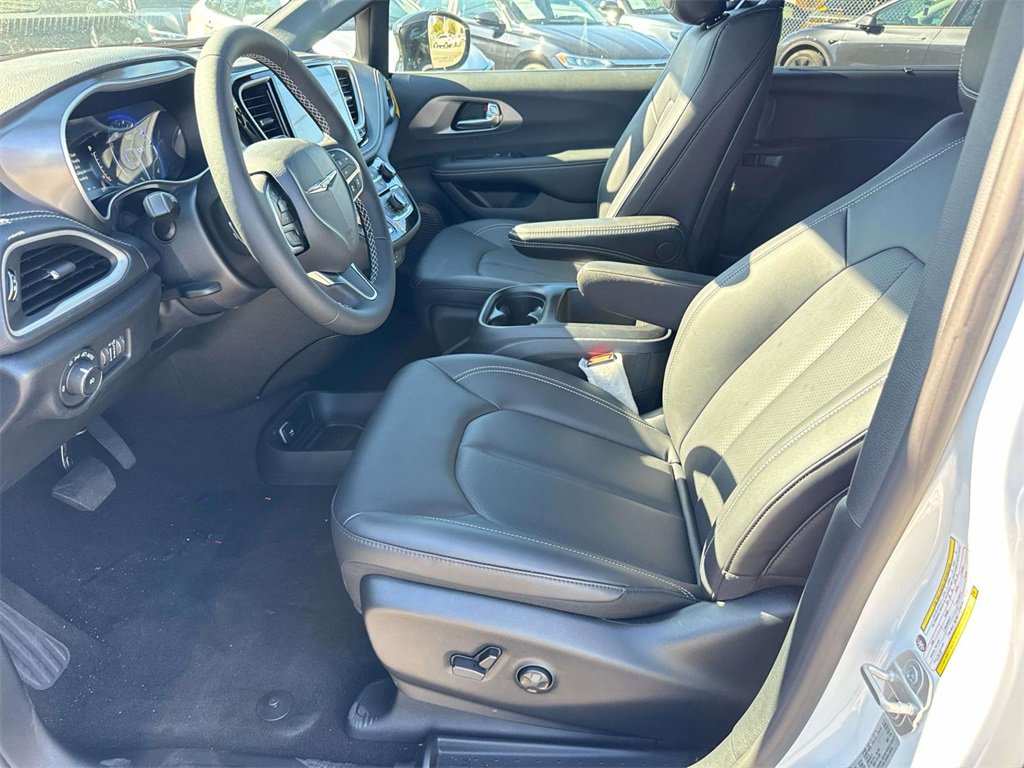 New 2026 Chrysler Pacifica Select image 22