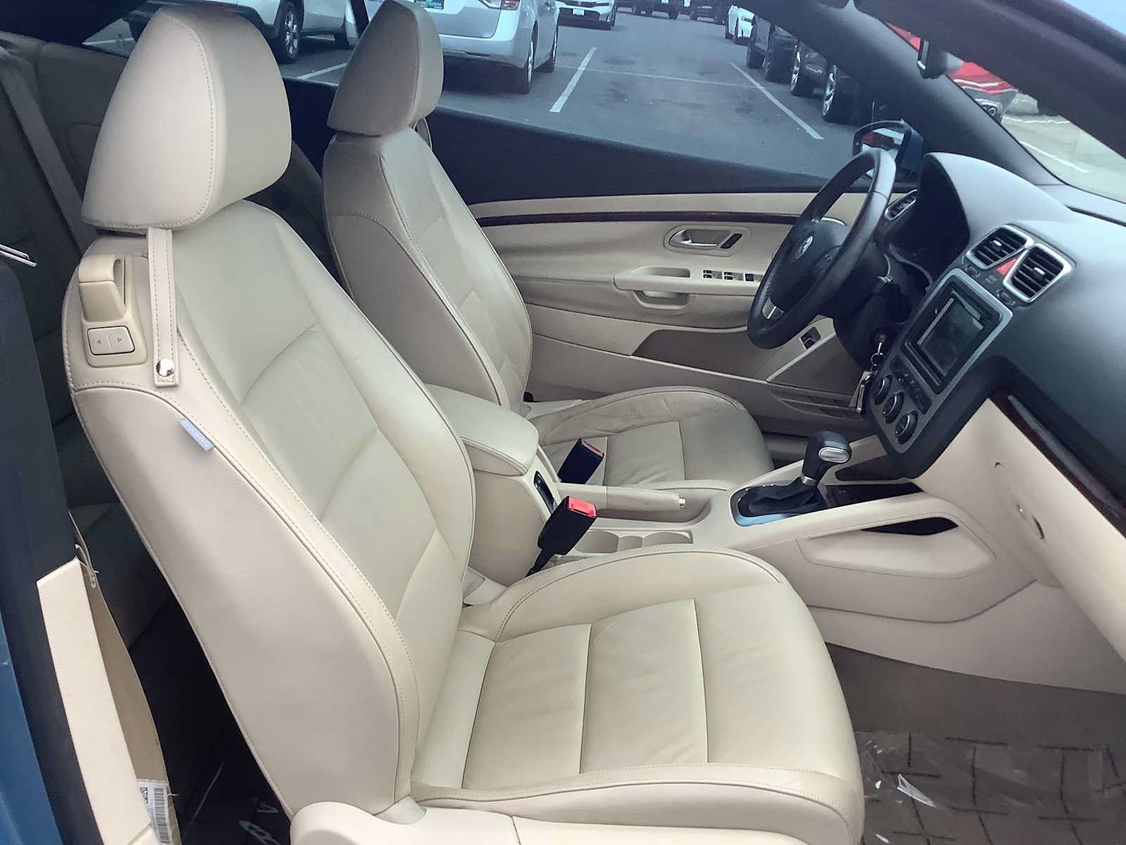 Used 2009 Volkswagen Eos Lux FWD image 15
