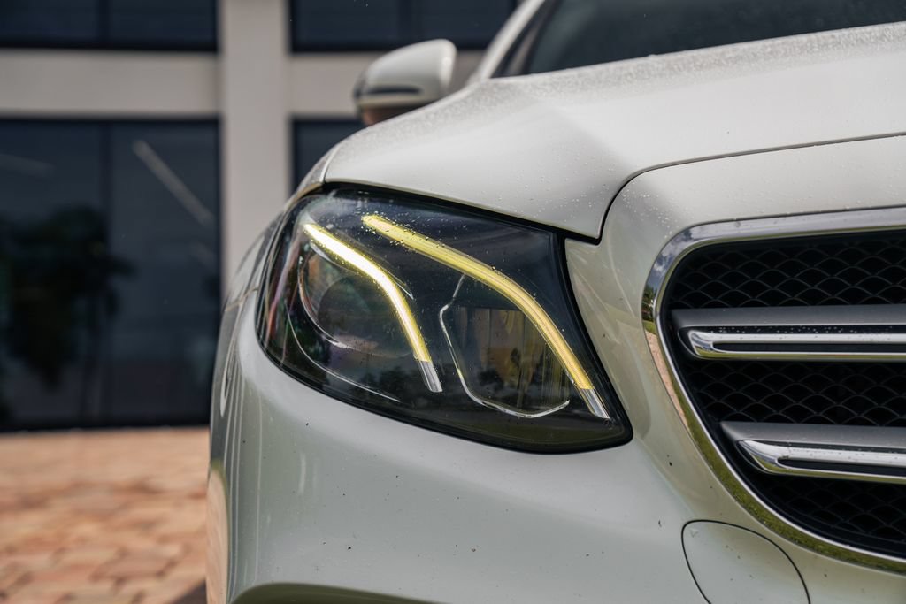 Used 2017 Mercedes-Benz E 300 4MATIC image 9