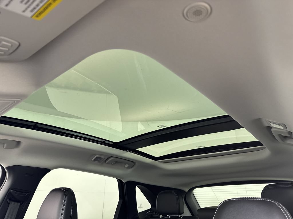 New 2025 Ford Escape SE w/ PHEV Premium Package FWD image 44