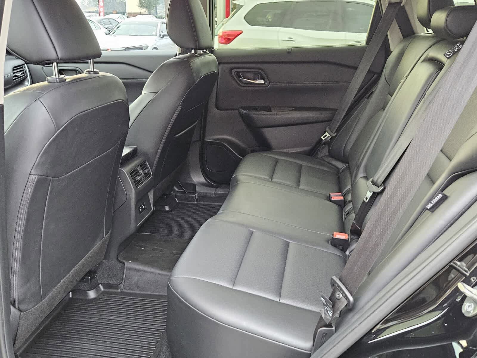 Used 2024 Nissan Rogue SV w/ SV Premium Package image 4
