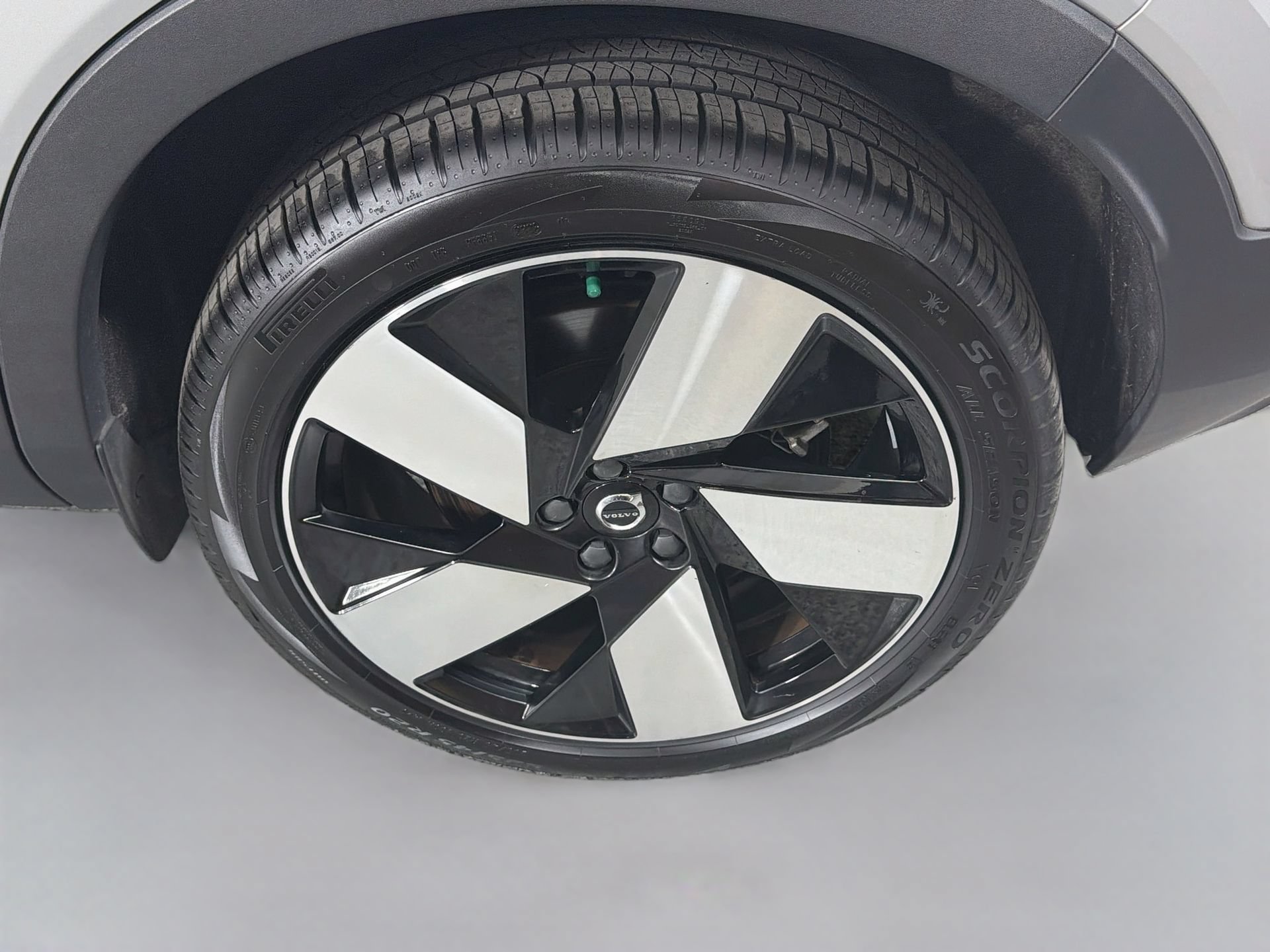 Used 2023 Volvo C40 P8 Recharge Ultimate AWD/4WD image 32