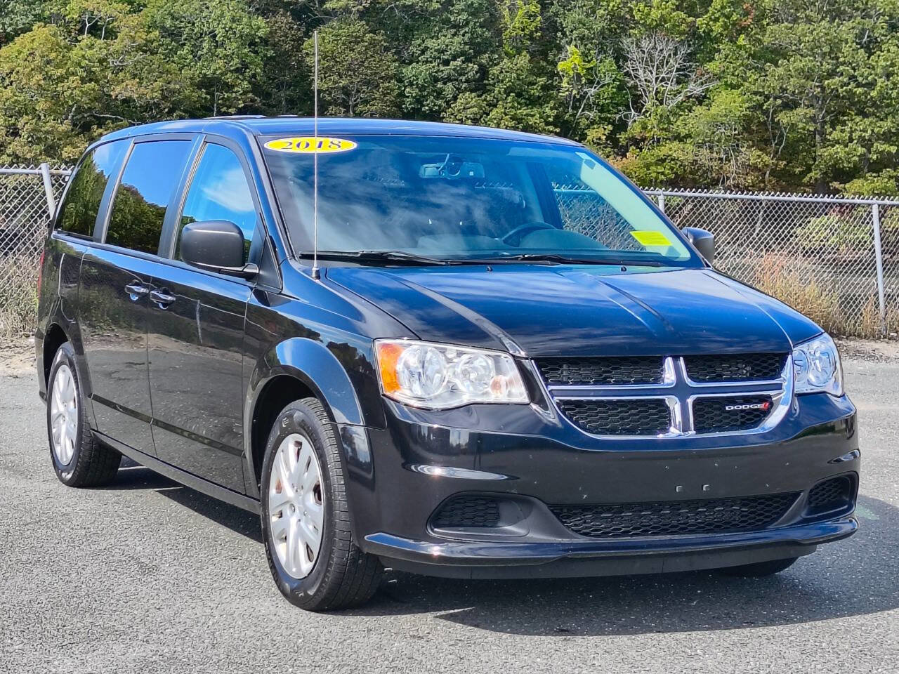 Used 2018 Dodge Grand Caravan SE w/ UConnect Hands-Free Group