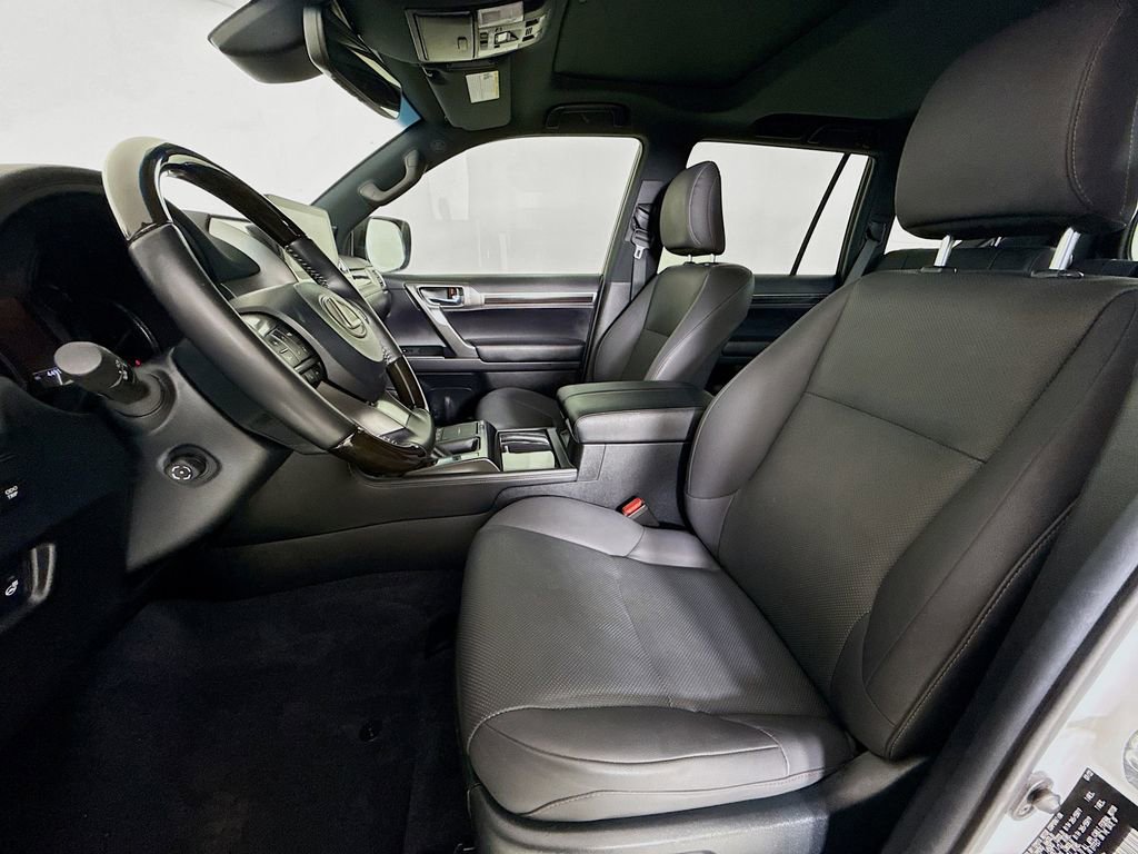 Used 2022 Lexus GX 460 Premium w/ Accessory Package image 23