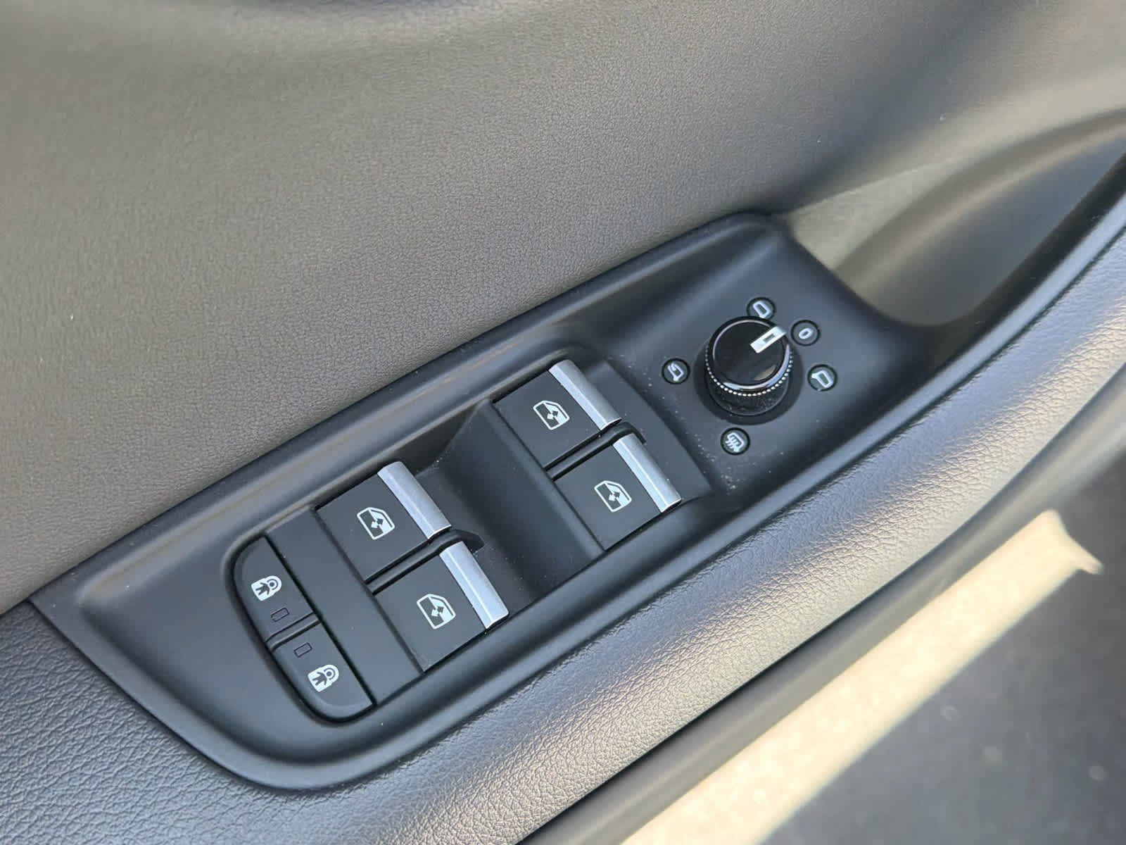 Used 2021 Audi Q8 Premium w/ Black Optic Package image 25