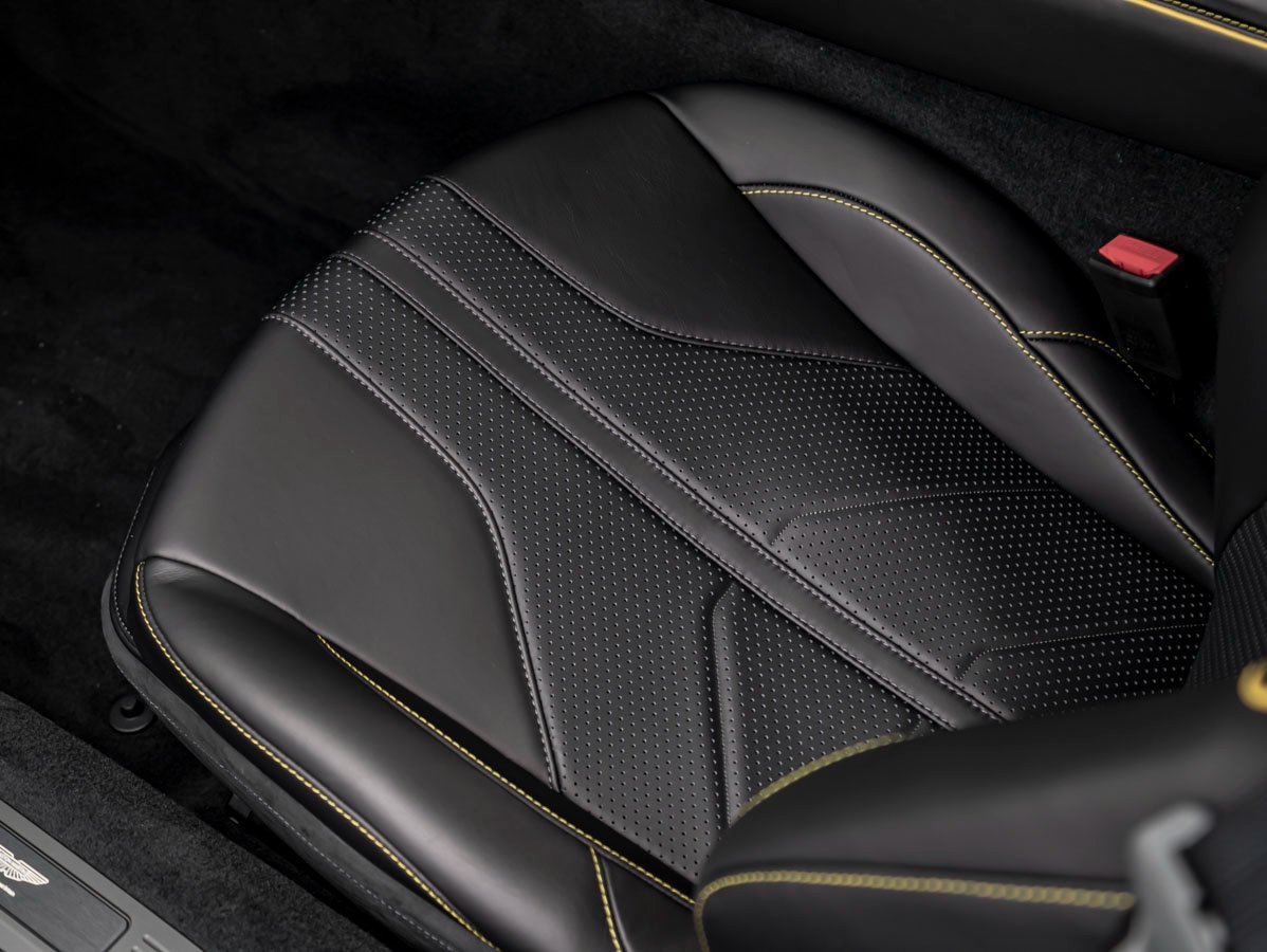 Used 2026 Aston Martin V8 Vantage Convertible RWD image 16