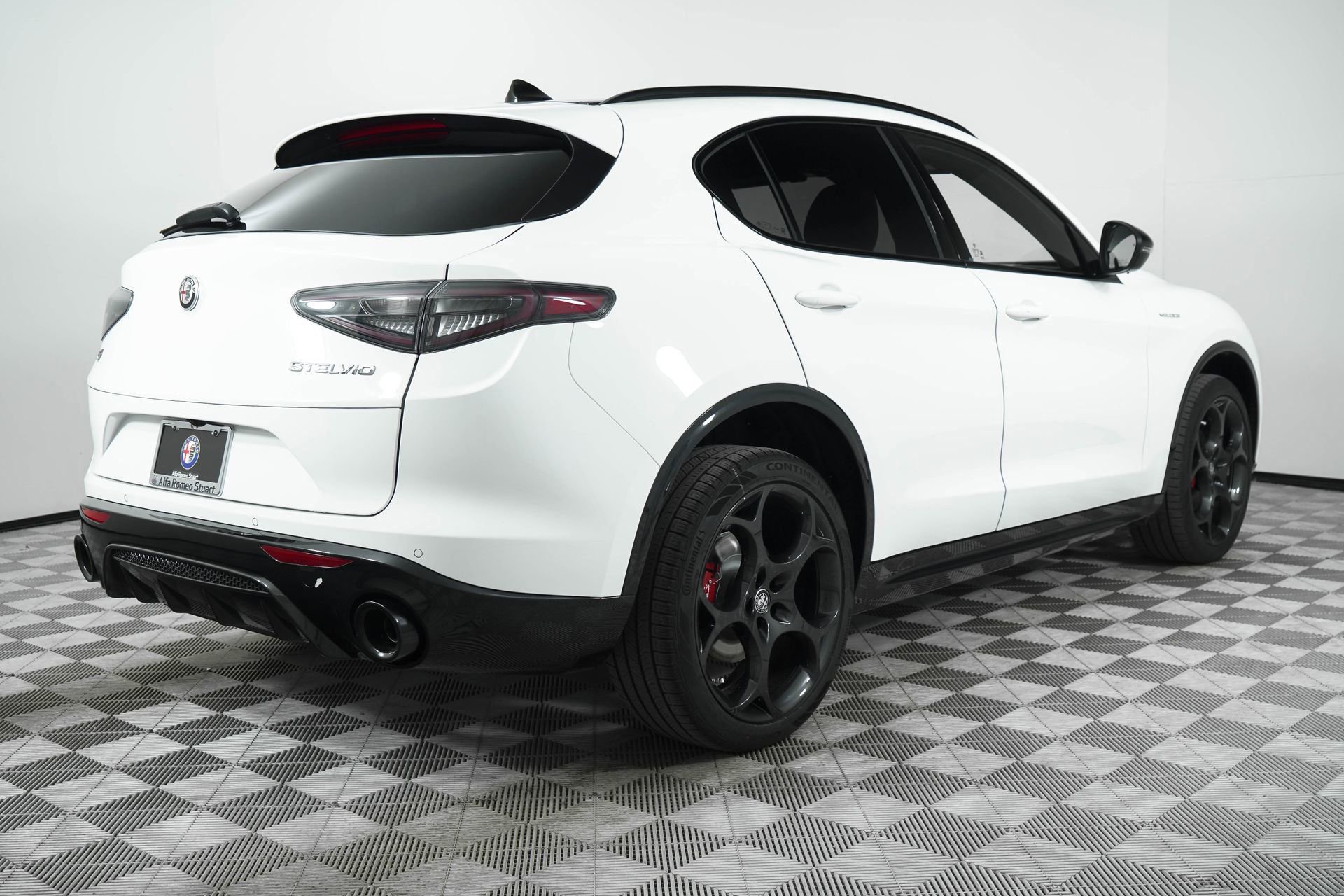 New 2025 Alfa Romeo Stelvio Sprint AWD/4WD image 7