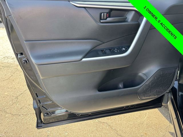 Used 2022 Toyota RAV4 LE image 9