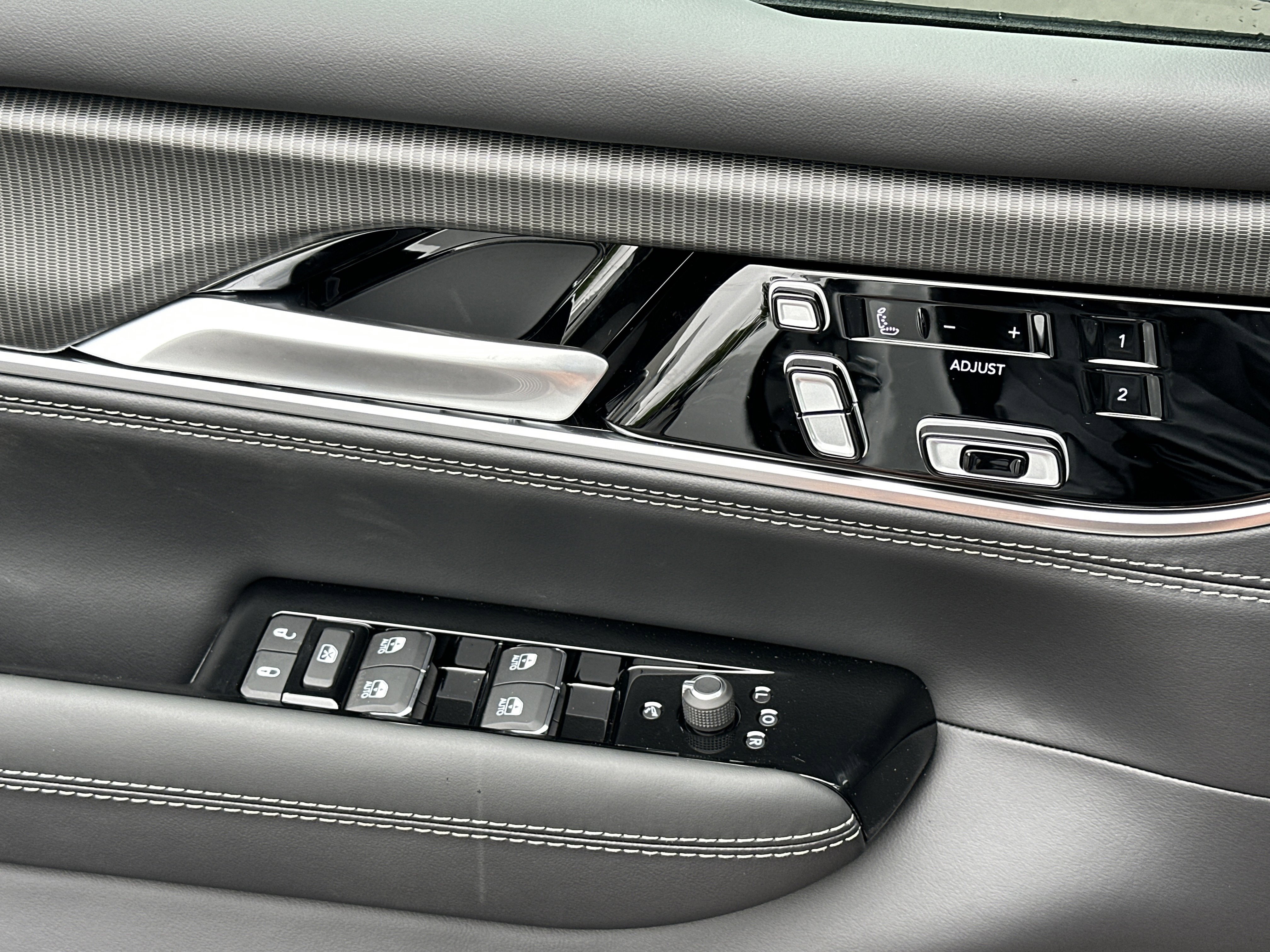 New 2026 Jeep Grand Wagoneer Summit AWD/4WD image 12