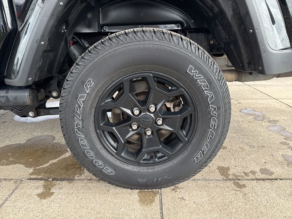 Used 2021 Jeep Gladiator Willys image 26