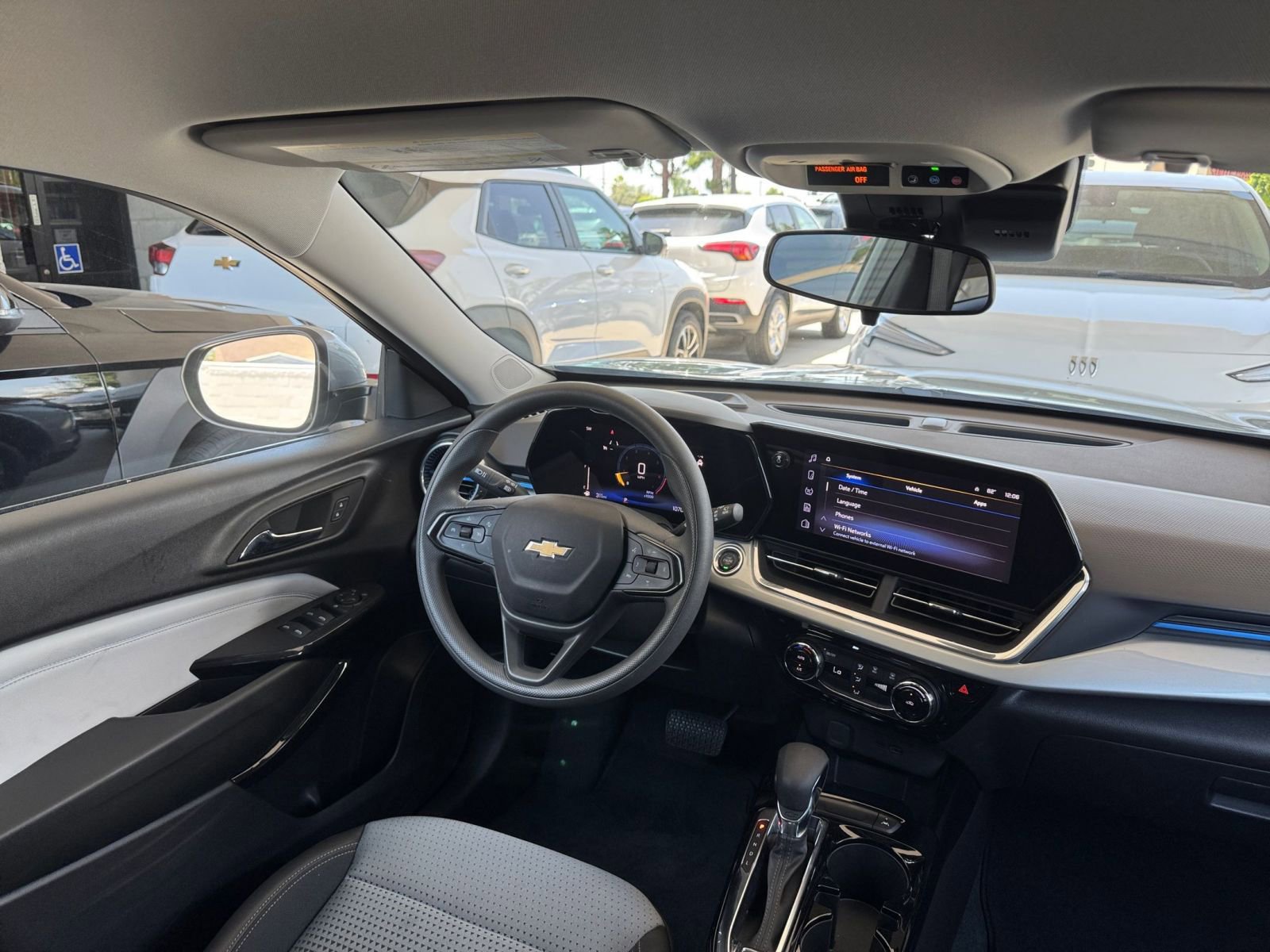 Used 2025 Chevrolet Trax LT FWD image 34