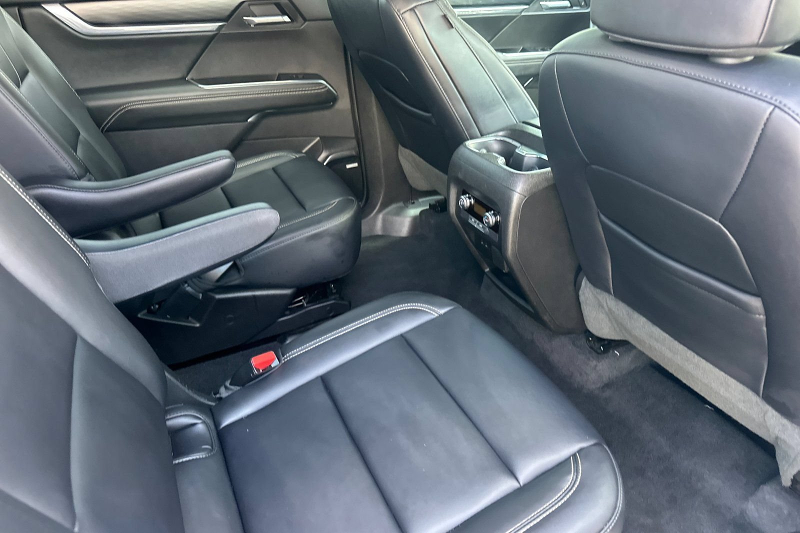 Used 2026 GMC Acadia Elevation w/ Elevation Premium Package FWD image 20
