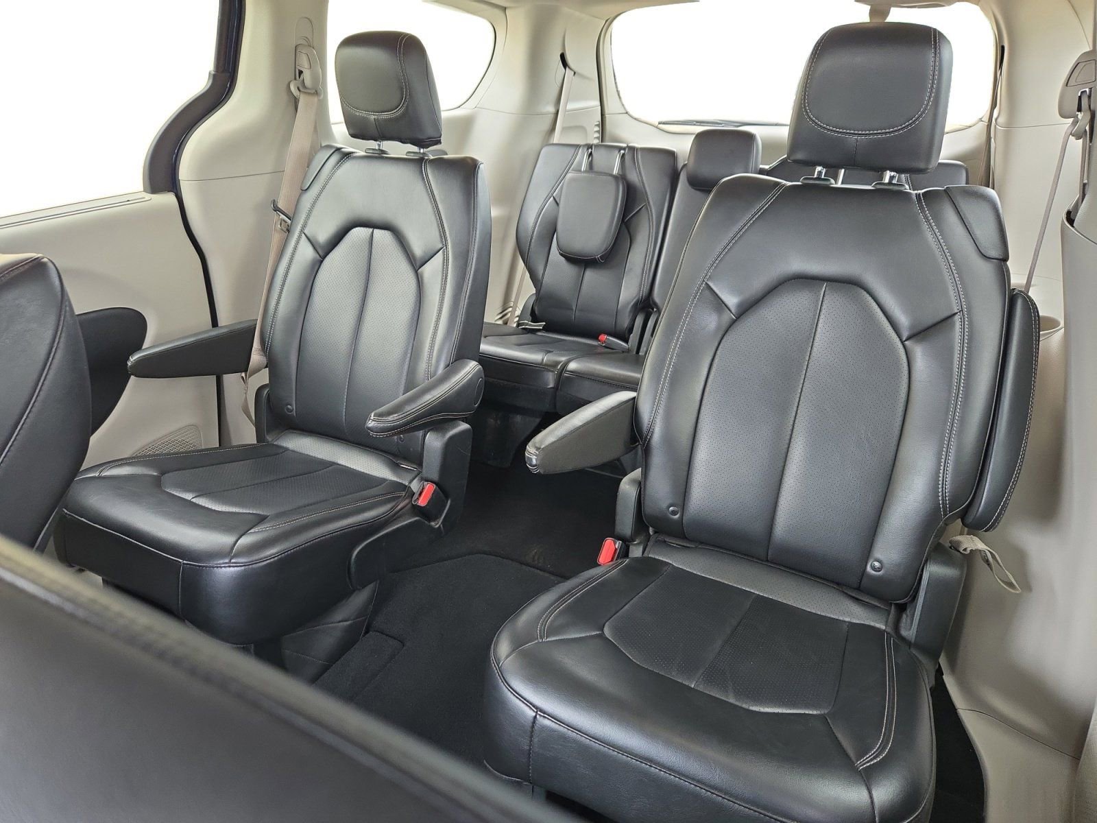Used 2024 Chrysler Pacifica Touring-L FWD image 23