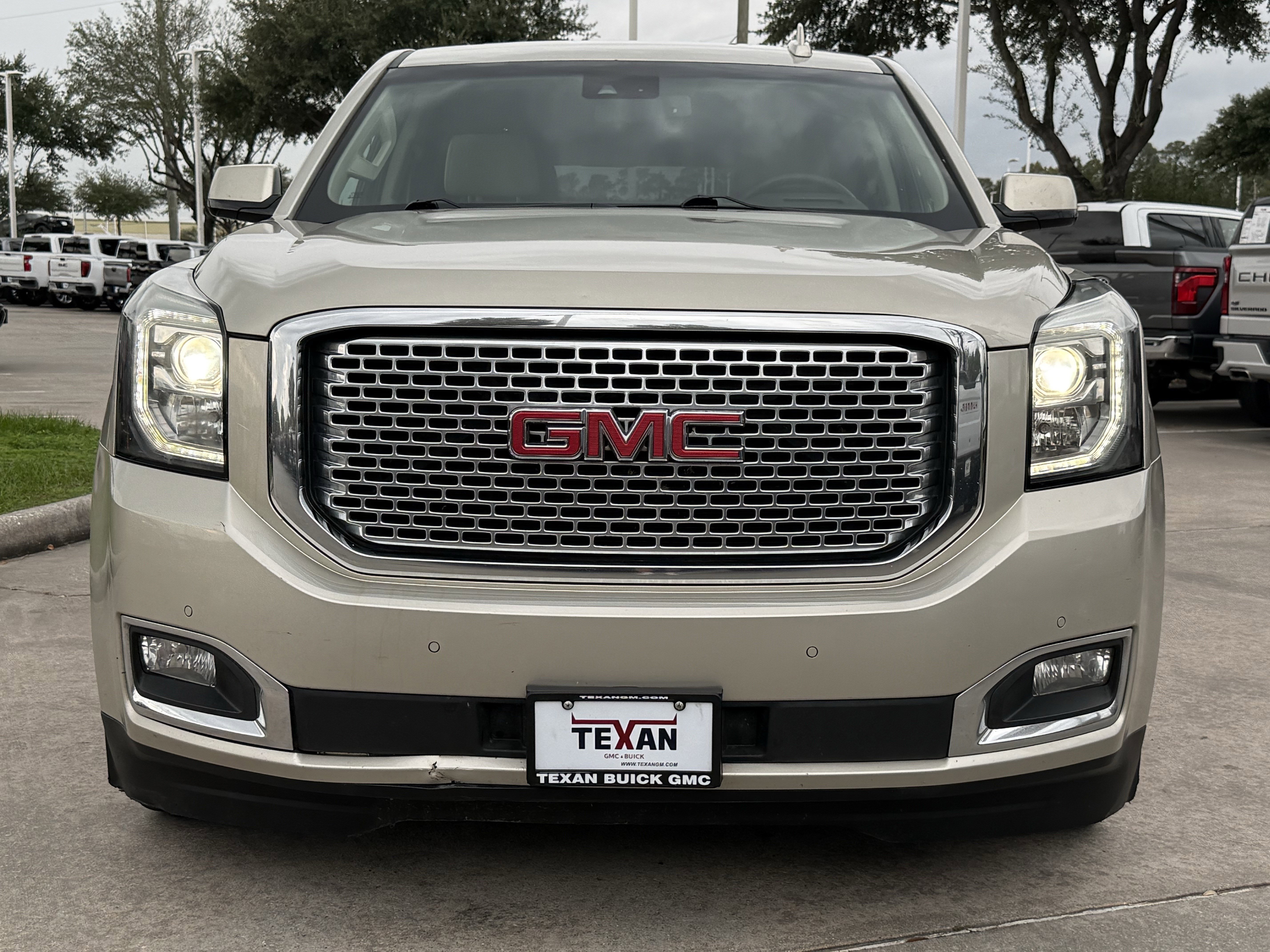 Used 2016 GMC Yukon XL Denali w/ Open Road Package image 10