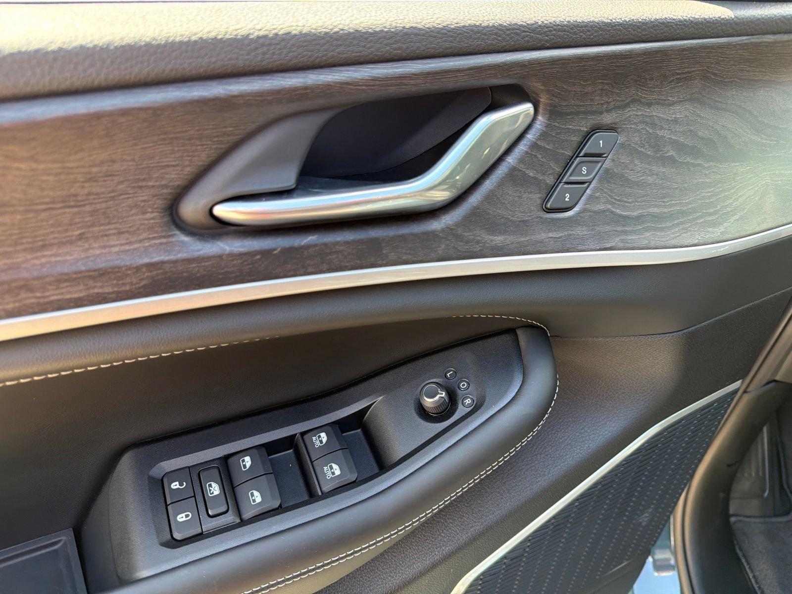 New 2026 Jeep Grand Cherokee Limited AWD/4WD image 15
