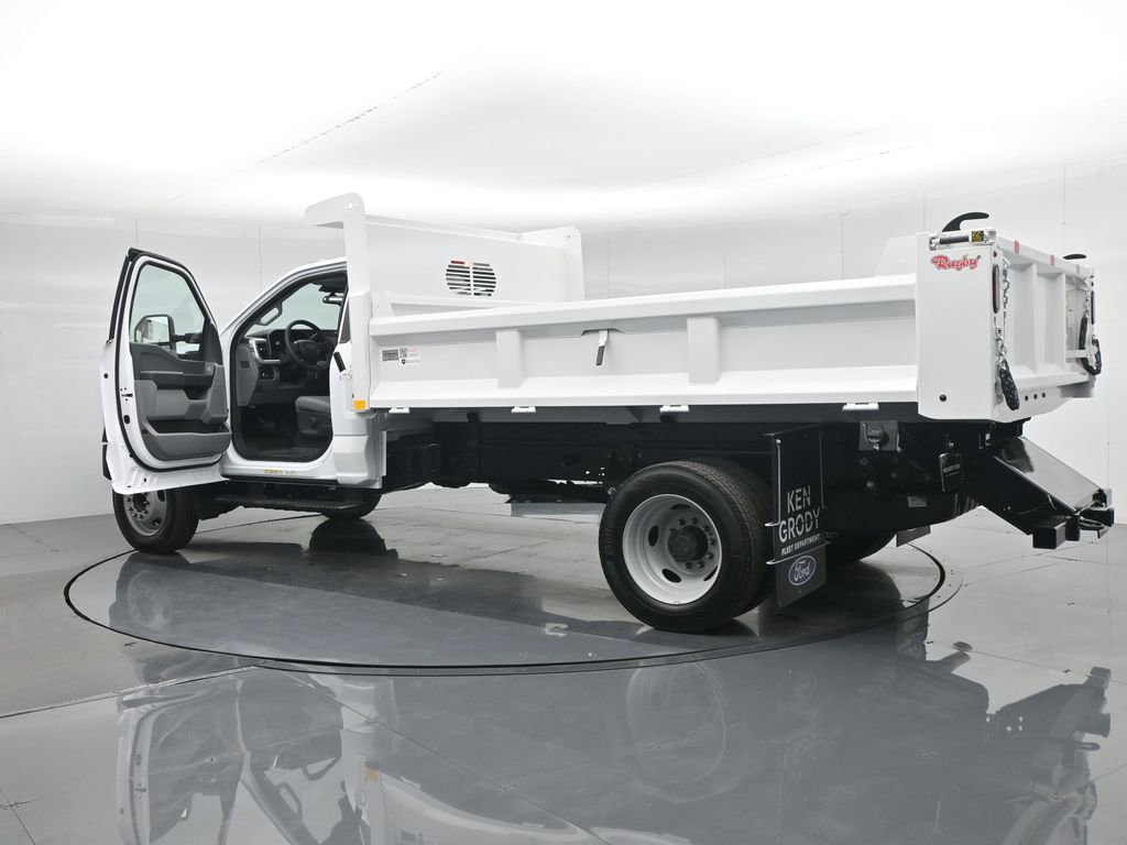 New 2025 Ford F550 2WD Regular Cab Super Duty image 29