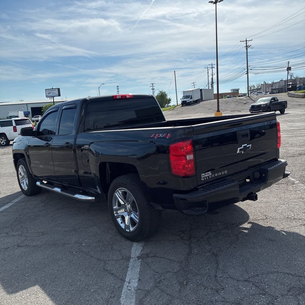 Used 2018 Chevrolet Silverado 1500 Custom w/ Custom Value Package AWD/4WD image 4