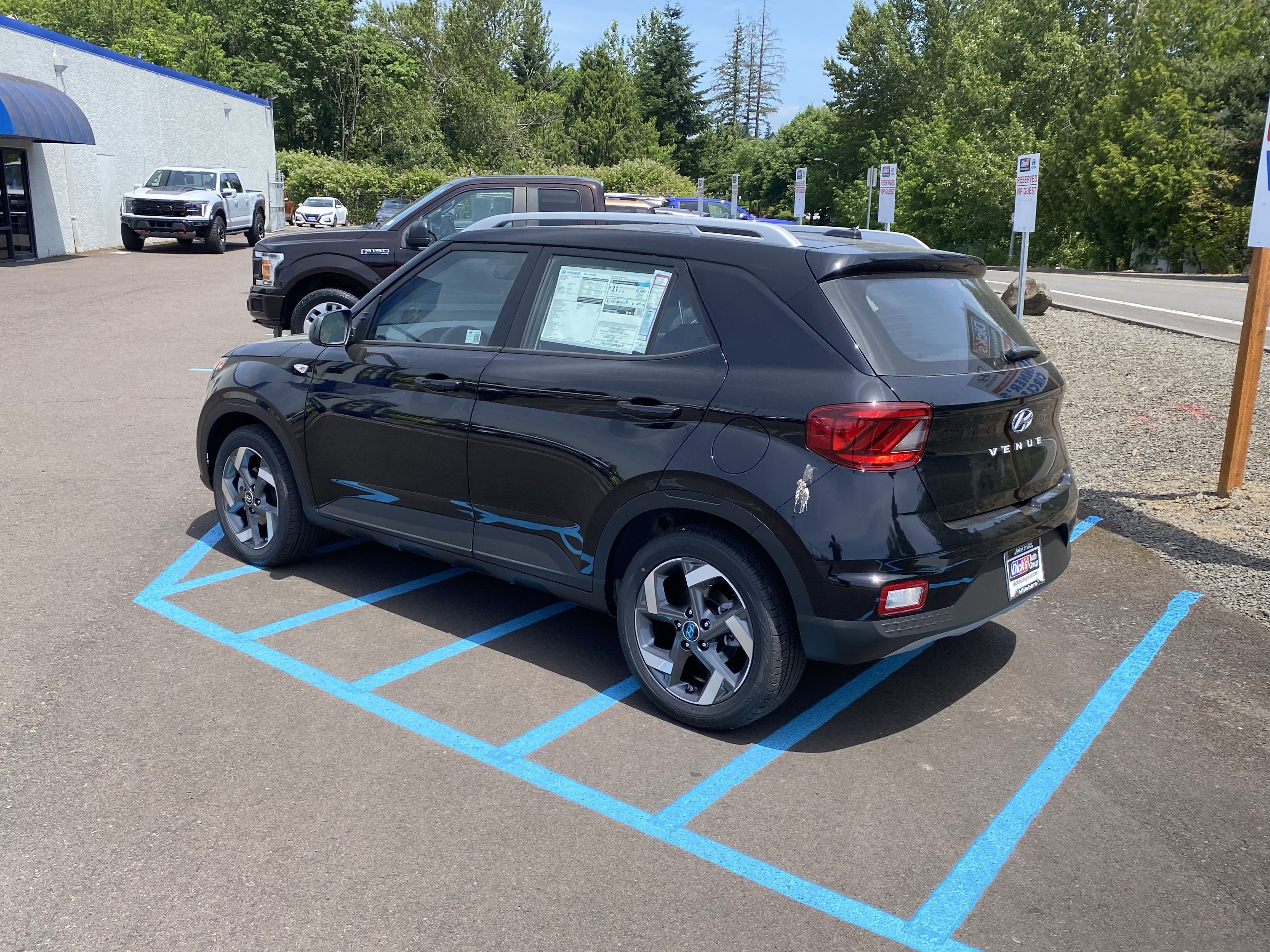 Certified 2025 Hyundai Venue SEL image 3