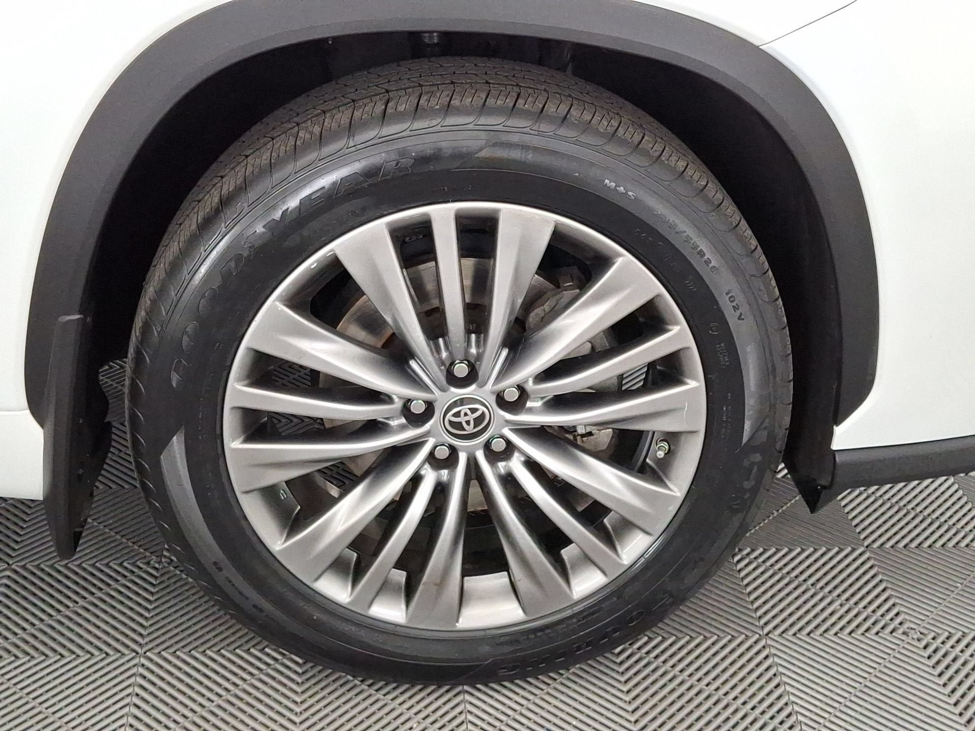 Used 2022 Toyota Highlander Platinum AWD/4WD image 27