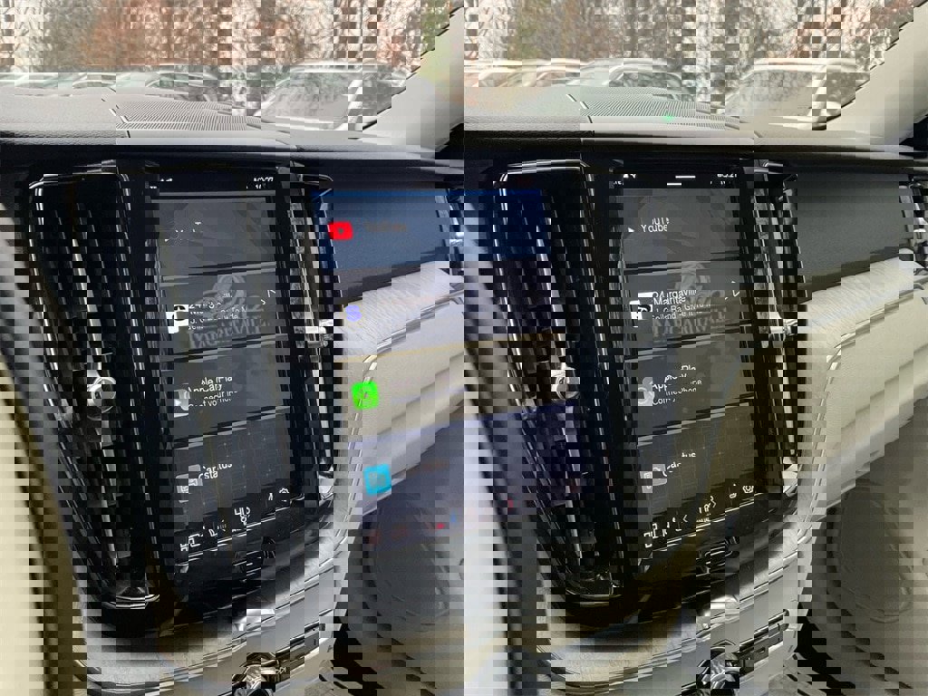 Certified 2023 Volvo XC60 B5 Plus image 19