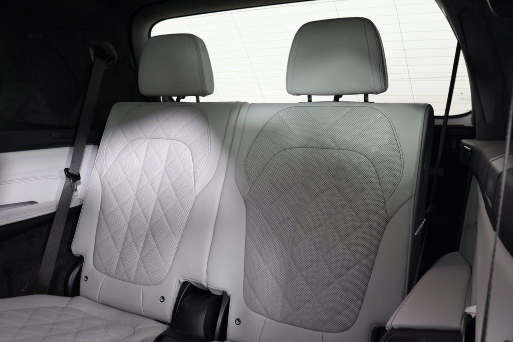 New 2026 BMW X7 xDrive40i w/ Premium Package image 7