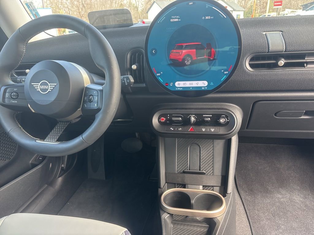 Used 2025 MINI Cooper 2-Door Hardtop image 9