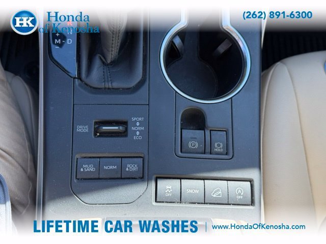 Used 2020 Toyota Highlander XLE AWD/4WD image 11