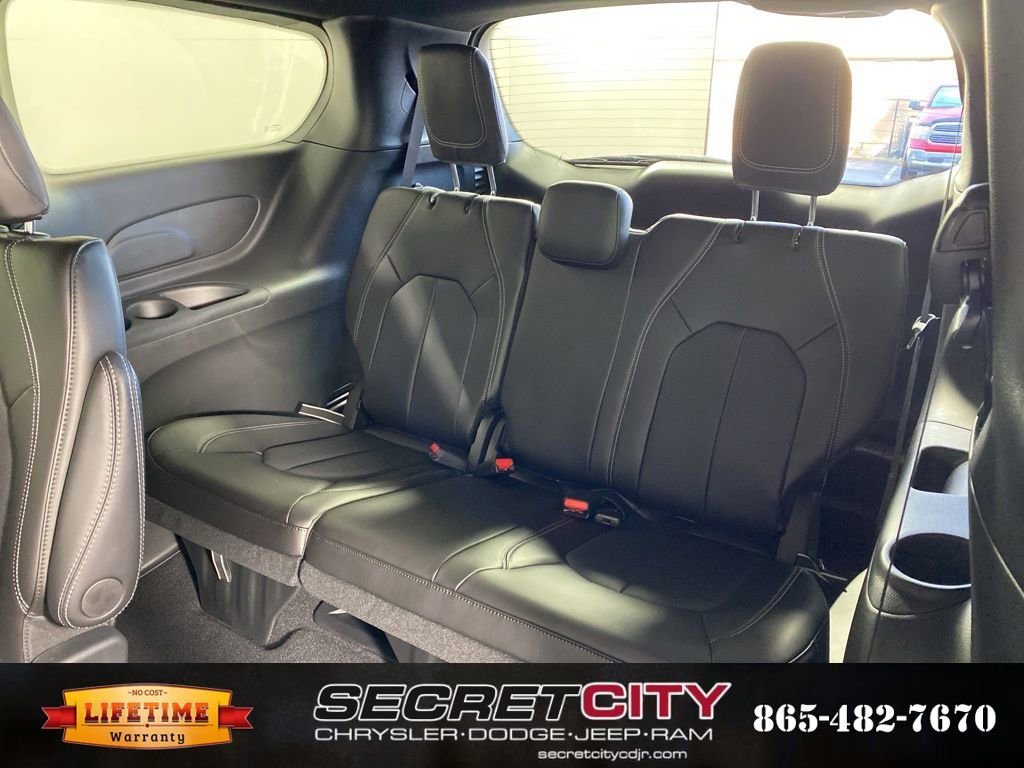 New 2026 Chrysler Pacifica Select image 33