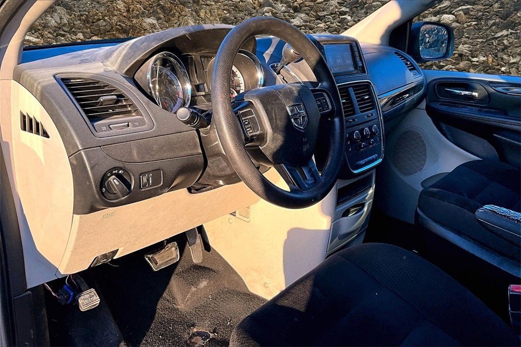 Used 2019 Dodge Grand Caravan SE image 12