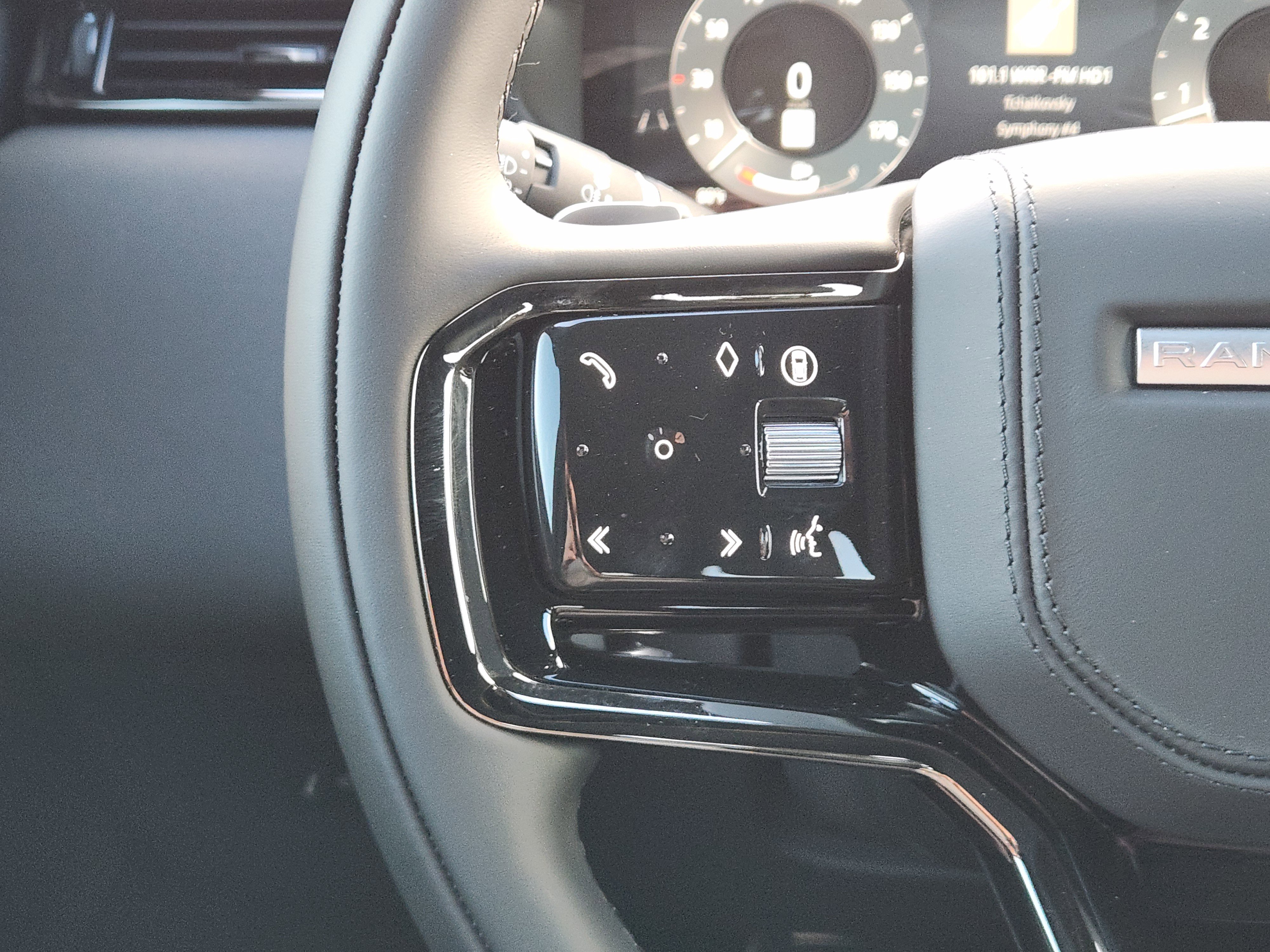 New 2026 Land Rover Range Rover Velar Dynamic SE image 27
