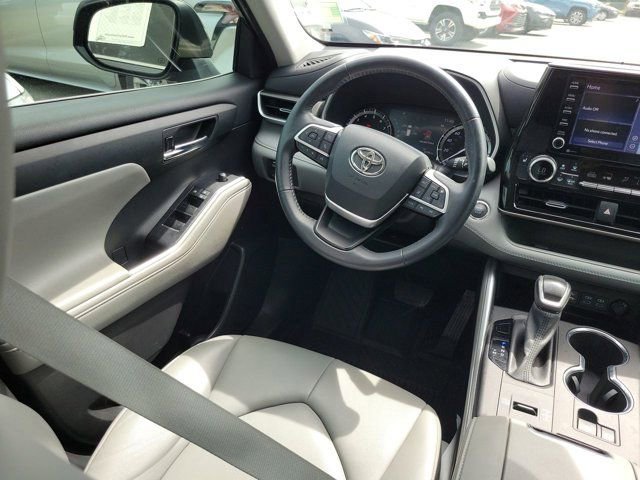 Used 2022 Toyota Highlander XLE image 22