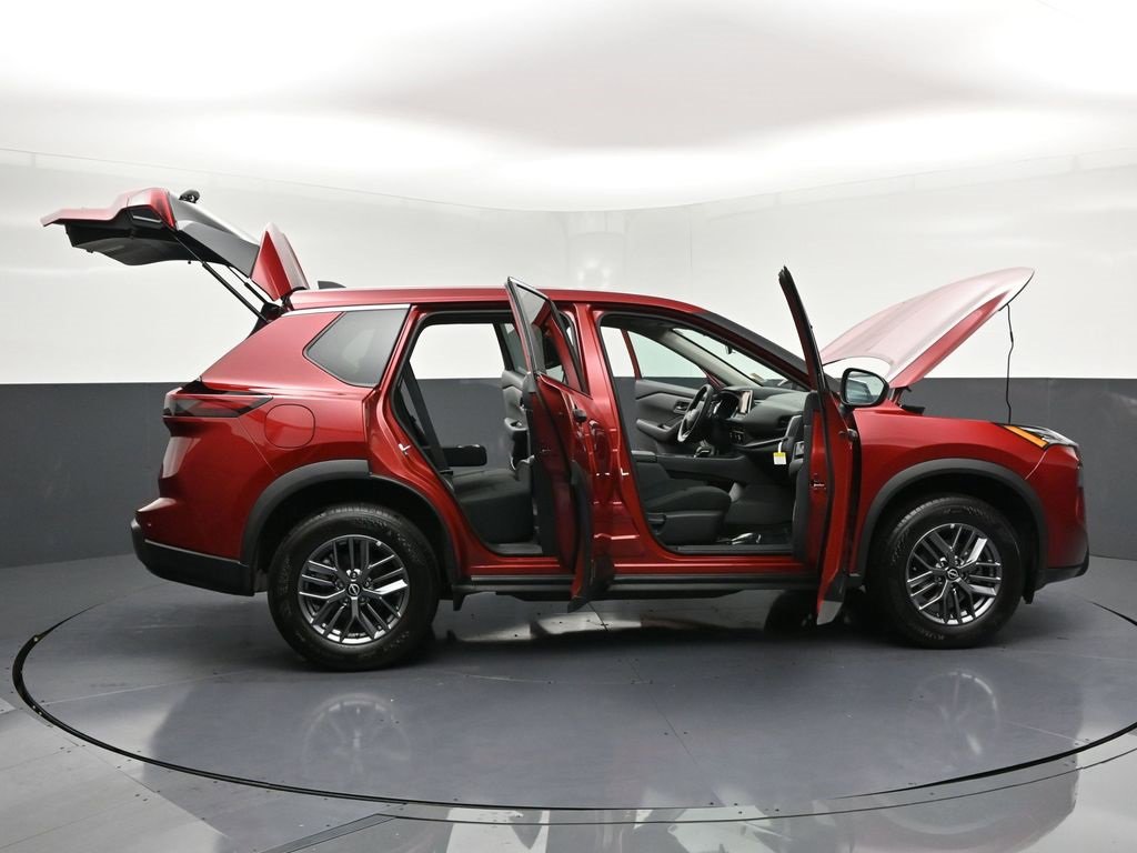 Certified 2025 Nissan Rogue S image 34